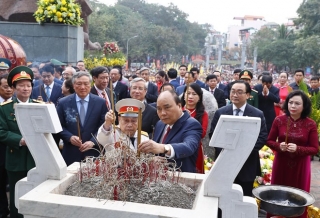 Thủ tướng dâng hương tại Lễ hội 230 năm Chiến thắng Ngọc Hồi - Đống Đa