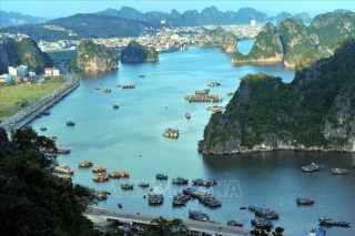 Chiêm ngưỡng Vịnh Hạ Long - một trong 7 kỳ quan thiên nhiên mới của thế giới