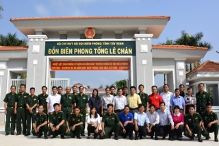 Thăm, tặng quà CBCS các Đồn Biên phòng trên địa bàn huyện Tân Châu