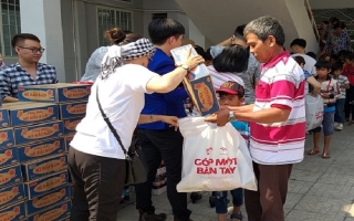 Chương trình “Góp một bàn tay” tặng quà cho trẻ em đặc biệt khó khăn tại Tây Ninh