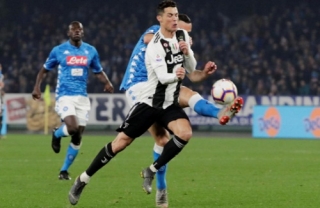 Juventus hạ Napoli trong trận đấu có hai thẻ đỏ