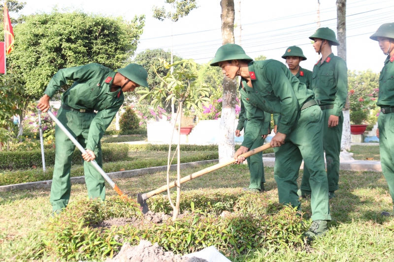 Trung đoàn 5: Ra quân thực hiện “Ngày chủ nhật xanh”