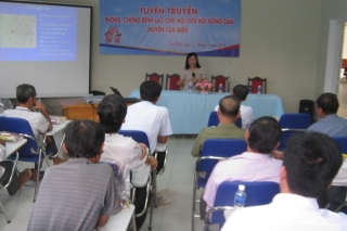 Tập huấn về phòng chống lao cho cán bộ, hội viên nông dân huyện Tân Biên