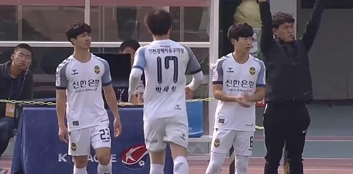 Công Phượng không cứu nổi Incheon United