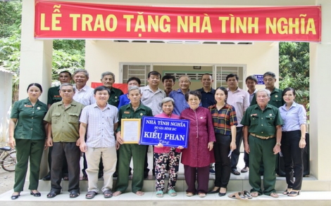 Tân Châu: Trao tặng nhà tình nghĩa