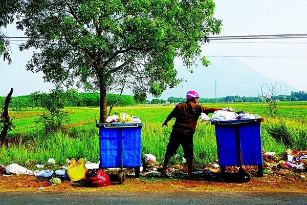 Người dân nông thôn chưa quan tâm phân loại rác thải