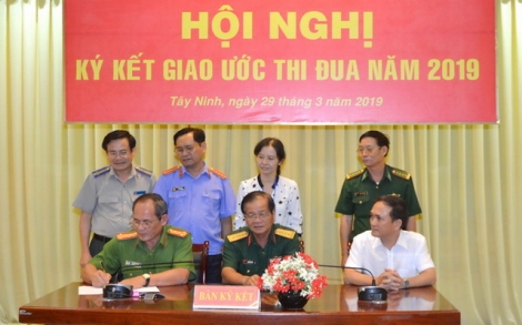 Khối Nội chính Tây Ninh ký kết giao ước thi đua 2019