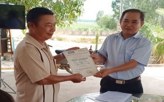 Trao giấy chứng nhận VietGAP cho Tổ hợp tác Phước Lộc