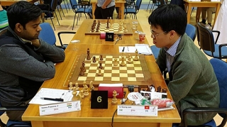 Quang Liêm, Anh Khôi cùng thắng ván bốn giải cờ vua Dubai