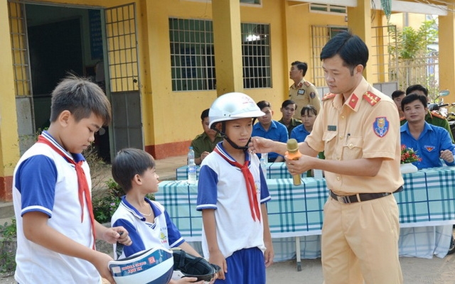 CA Tân Châu: Tuyên truyền Luật giao thông đường bộ cho học sinh