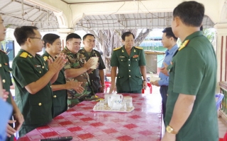 Bộ CHQS Tây Ninh: Thăm các Đội K70, K71 làm nhiệm vụ trên Vương quốc Campuchia