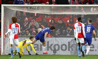 Chelsea thắng phút cuối nhờ bàn của hậu vệ