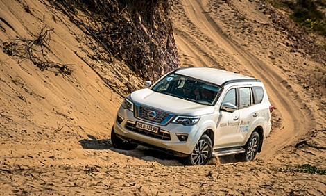 Nissan Terra giảm giá, rẻ hơn Fortuner, Everest 100 triệu