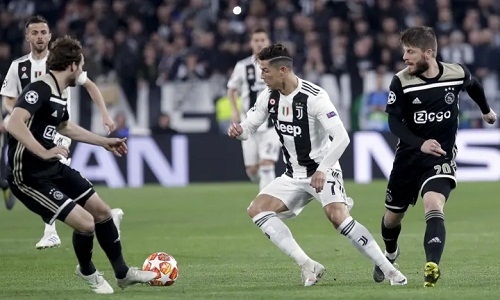 Ajax loại Juventus ở tứ kết Champions League