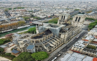 Thiệt hại vụ cháy Nhà thờ Đức Bà Paris nhìn từ trên cao