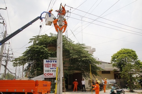 Khẩn trương hoàn thành công trình ngầm hoá đường 30.4 đúng tiến độ