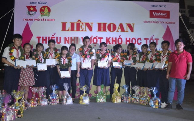 Liên hoan Thiếu nhi vượt khó học tốt