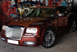 Dân chơi Đắk Lắk chi 200 triệu để biến xe Chrysler thành Rolls-Royce