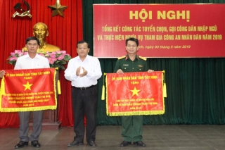 Hội đồng NVQS xã Phước Chỉ nhận cờ thi đua của UBND tỉnh