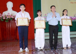 Gần 400 học sinh đạt giải thưởng Lê Quý Đôn