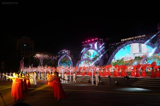 Thủ tướng dự khai mạc Lễ hội Hoa phượng đỏ