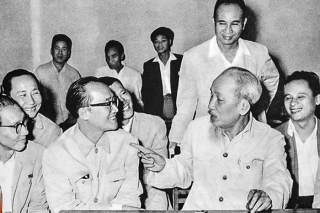 Tư tưởng Hồ Chí Minh về công tác cán bộ