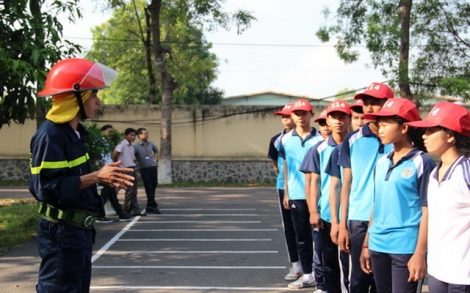 Một ngày làm chiến sĩ PCCC của học sinh Phổ thông Dân tộc Nội trú