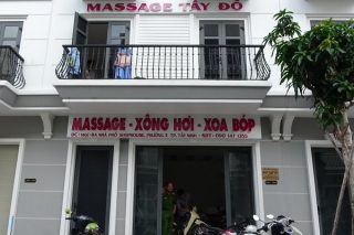 Kiểm tra cơ sở massage, bắt quả tang nữ nhân viên kích dục cho khách