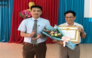 Thành uỷ Tây Ninh: Trao huy hiệu Đảng đợt 19.5