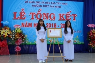 Trường THPT Tây Ninh đón nhận Huân chương Lao động hạng Nhì
