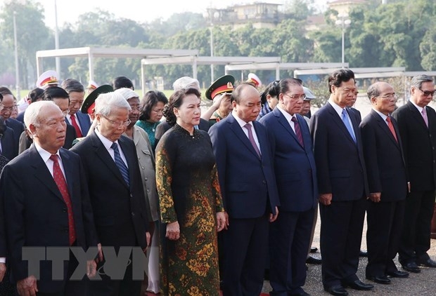 Lãnh đạo Đảng, Nhà nước đặt vòng hoa và vào Lăng viếng Bác