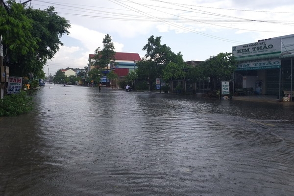 Mưa lớn gây ngập nhiều nơi