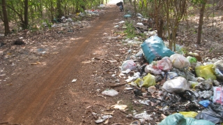 Tân Biên: Rác thải tràn lan trong khu quy hoạch