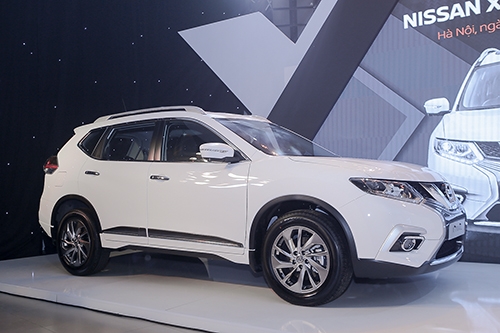 Nissan X-Trail giảm giá mạnh xả hàng tồn tại đại lý