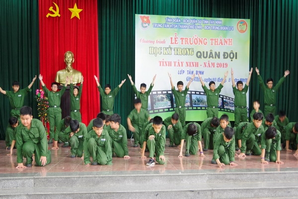 Bế giảng lớp Học kỳ quân đội năm 2019