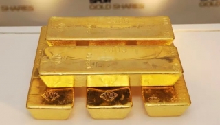 Giá vàng trong nước vượt 37 triệu đồng/lượng, USD giảm