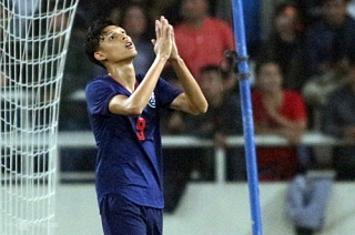 Tiền đạo Thái Lan chưa quên tấm thẻ đỏ ở trận đấu Việt Nam