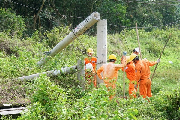 Tây Ninh: Mưa giông kèm lốc xoáy gây thiệt hại nặng nề