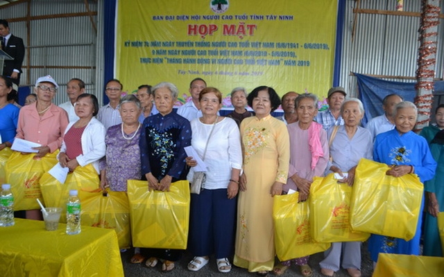 Họp mặt kỷ niệm ngày truyền thống người cao tuổi Việt Nam