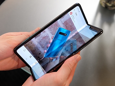 Điện thoại gập Galaxy Fold sẽ được bán lại trong tháng 7