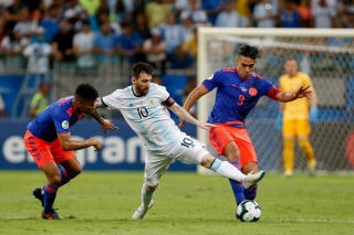 Messi mờ nhạt, Argentina thua thảm Colombia tại Copa America