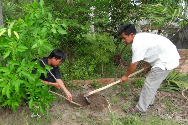 Nông dân thành phố ra quân bảo vệ môi trường