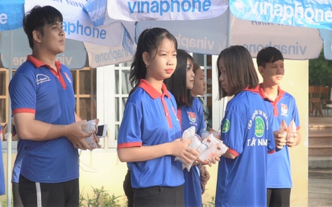 Thí sinh bước vào ngày thi thứ 2 Kỳ thi THPT quốc gia 2019