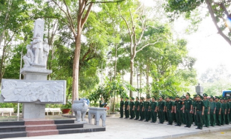 Tăng cường công tác huấn luyện, giáo dục chính trị bằng những chuyến đi thực tế