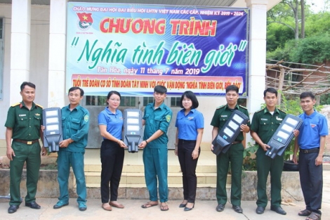 Tỉnh đoàn Tây Ninh tổ chức chương trình “Nghĩa tình biên giới”