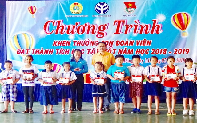 Khen thưởng con đoàn viên, công nhân lao động đạt thành tích học sinh giỏi