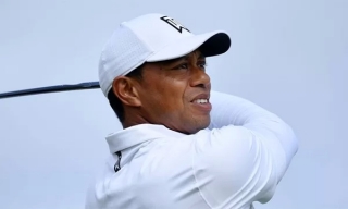 Tiger Woods bị cắt loại tại The Open