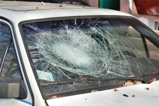 Sự an toàn và nguy hiểm của hai loại kính trên ôtô