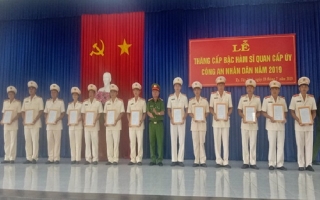 CATP Tây Ninh: Trao quyết định thăng hàm, nâng lương cho sĩ quan