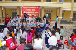 BĐBP Tây Ninh: Phối hợp cùng địa phương khám bệnh, tặng quà cho nhân dân vùng biên